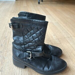 Aquatalia Black Leather Fleece Lined Boots in size 7